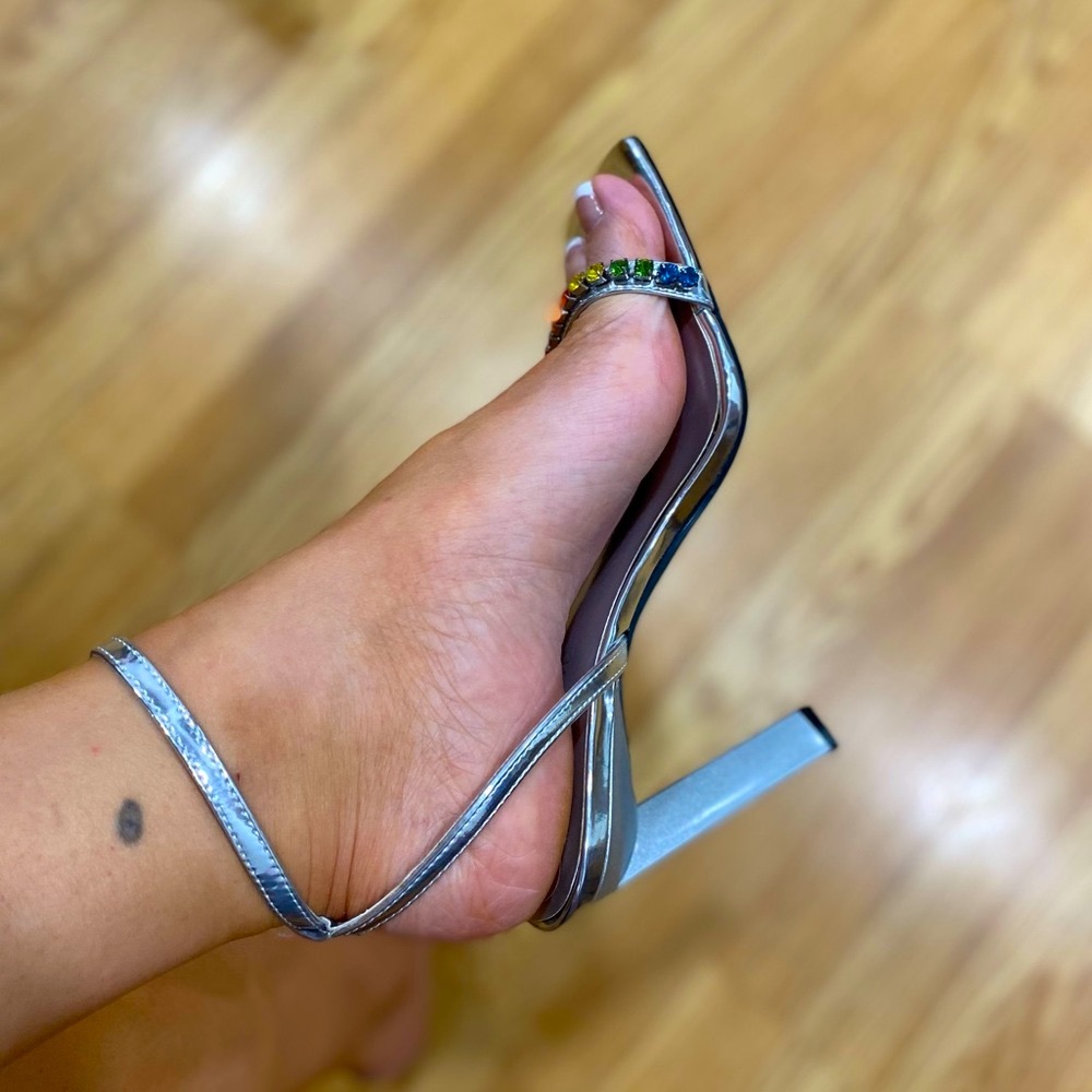 🌈Bling toe strap- Nine West Strappy silver heels size 8